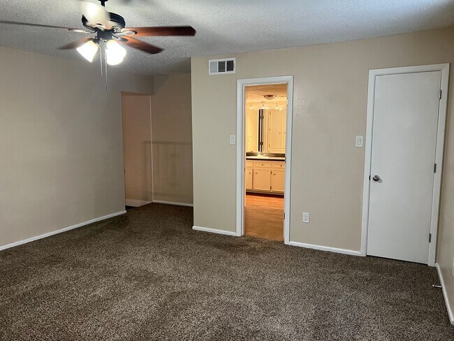 Building Photo - 4406 75th Dr