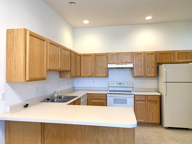 Building Photo - Spacious 3 Bedroom Townhome- Convenient Access to the Front Range