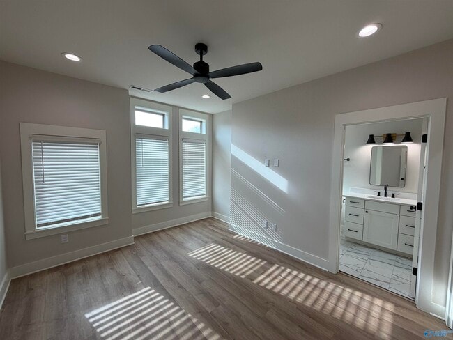 Building Photo - 14 Walnut St NE