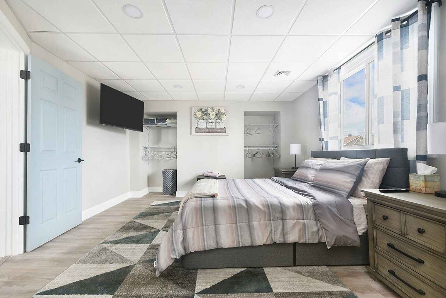 Building Photo - 444 Oneida St