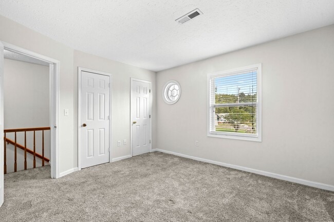 Building Photo - Rent Special if Sign a Lease now or in Feb!! 8 Blocks to the Beach!!