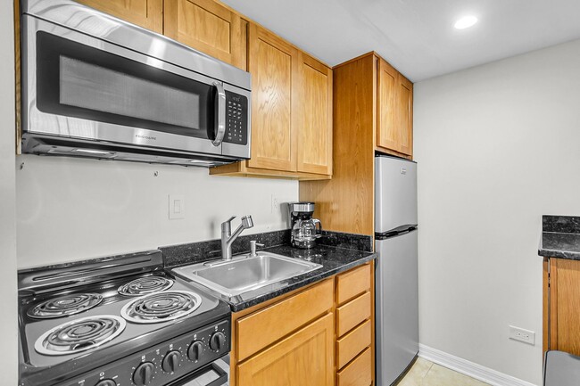 Building Photo - Downtown Charleston Living with Stunning Views