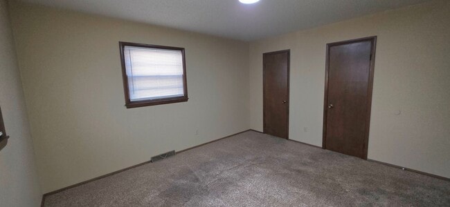 Building Photo - 2 Bedroom house! Great Location! $895
