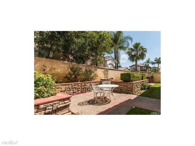 Building Photo - 9878 Via Esperanza