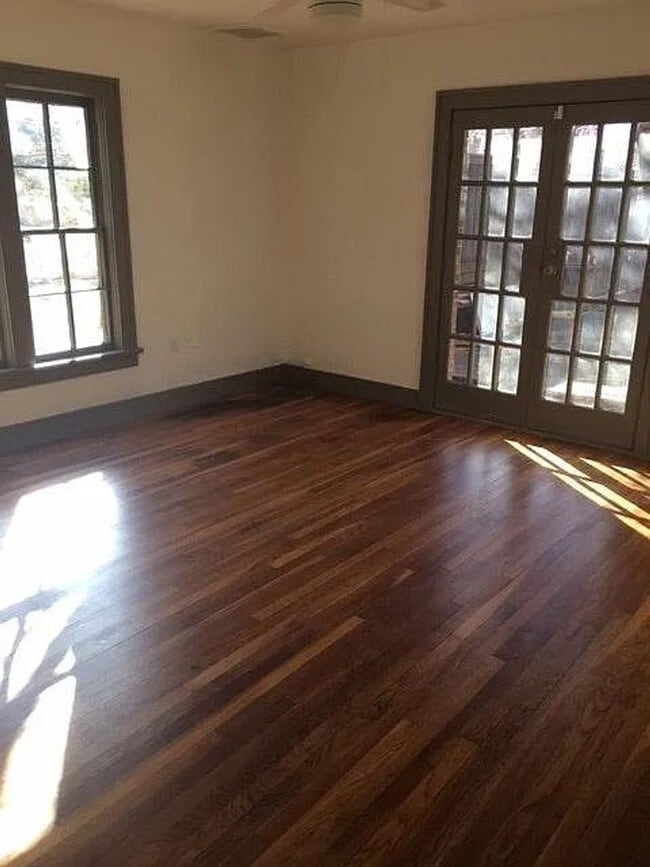 Building Photo - Fantastic 3 bedroom 2 bathroom house in Te...