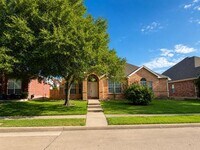 Building Photo - 9505 Thorncliff Dr