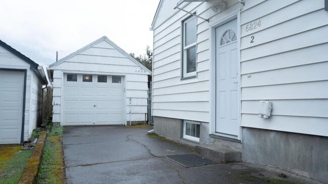 Primary Photo - 6824 N Commercial Ave