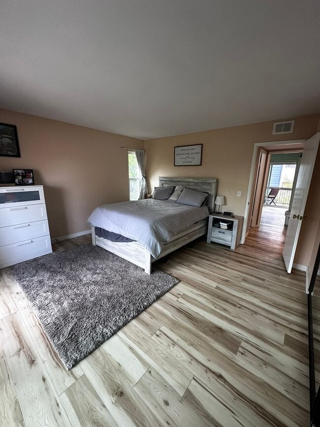 Building Photo - Beautiful, Charming 2-story townhome 2 bedroom and 1.5 bath located on the cusp of Clairemont and...