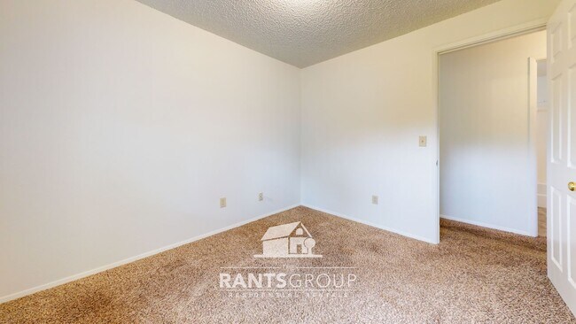 Building Photo - Spacious 3-Bed 2-Bath Tumwater Home with Large Yard! Close to I-5!