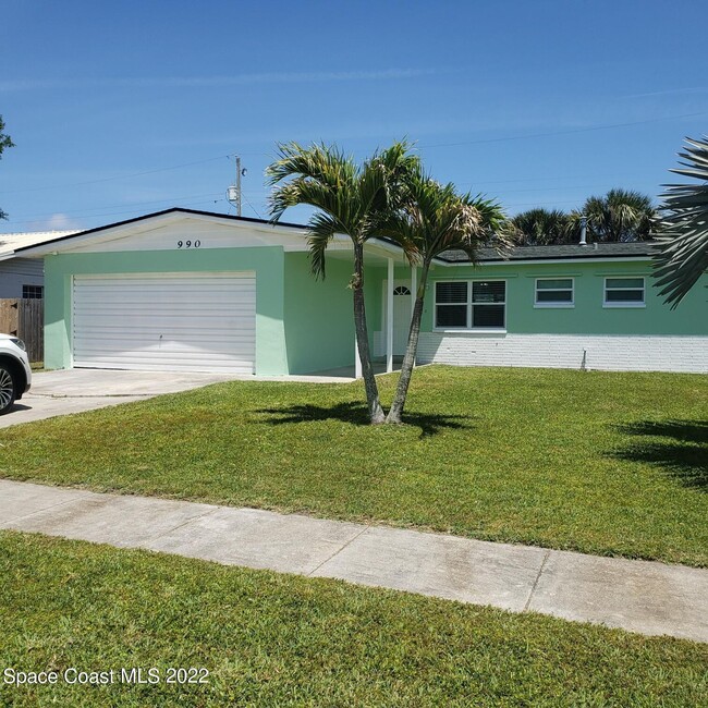 Building Photo - 990 Butia St