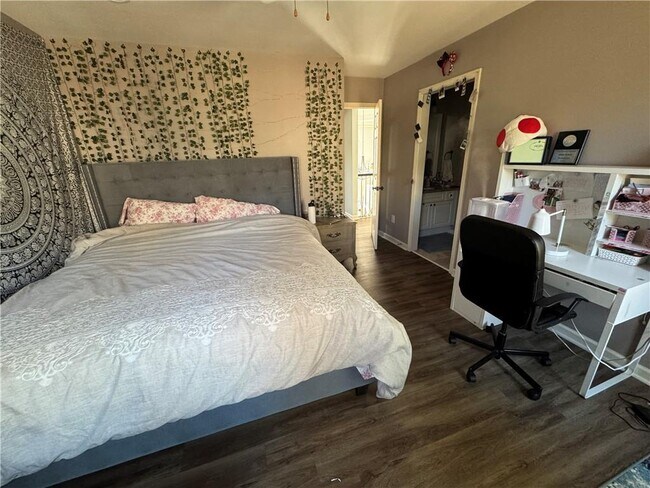 Building Photo - 525 Lake Medlock Dr