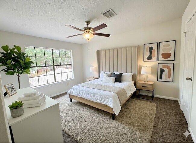 Building Photo - 16906 Scenic Lakes Way