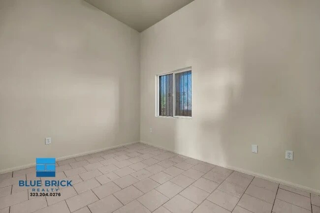 Building Photo - 5869 S Figueroa St