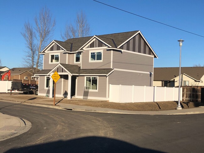 Building Photo - 2300 Landon Ln
