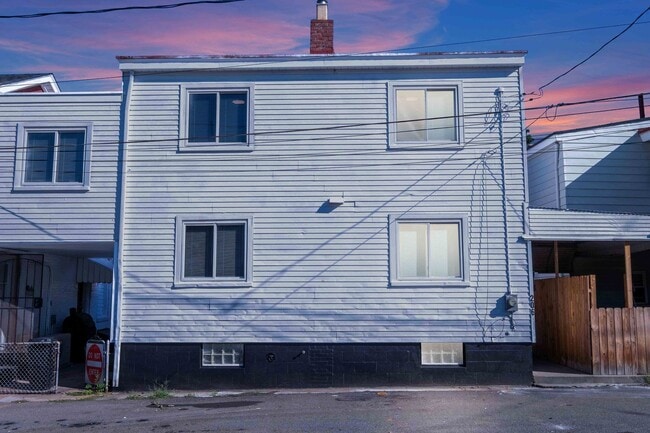 Building Photo - Luxury Rental - Sharpsburg