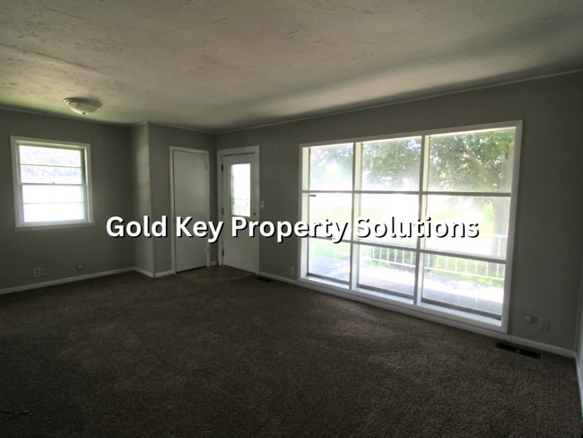 Building Photo - Cute 2 bed 1 bath Home For Rent W/ Detached Garage (SECTION 8 APPROVED)