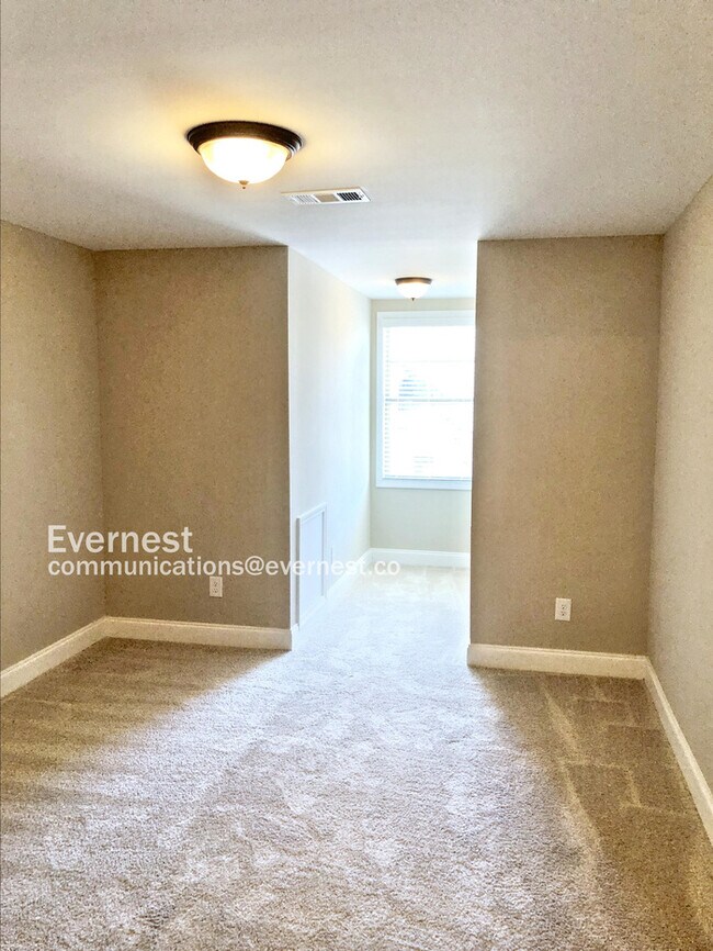 Building Photo - 3870 Valley View Ct