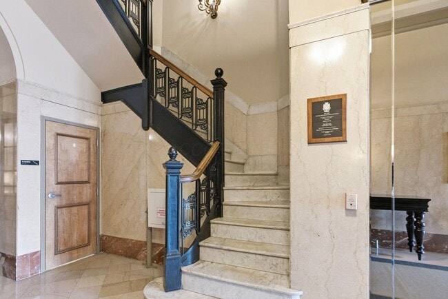 Building Photo - 145 N High St