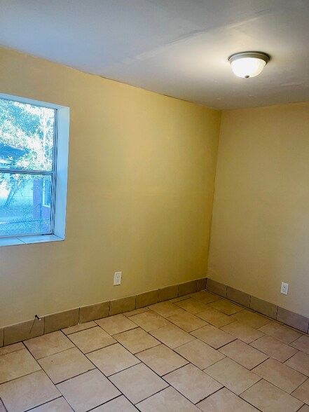 Building Photo - 1719 Fairfax St