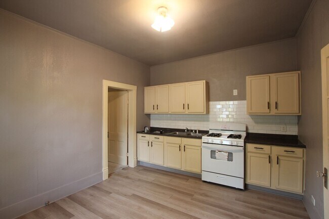 Building Photo - Tenneha Ave N 1535/1537
