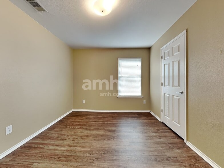 Building Photo - 313 Highland Valley Ct