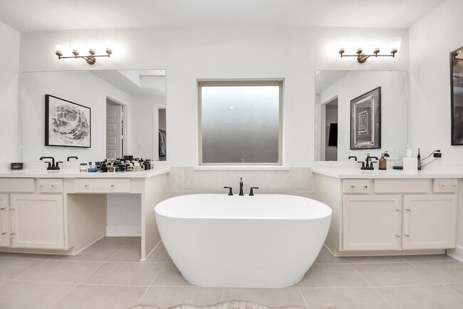 Building Photo - 29021 Red Lp Dr