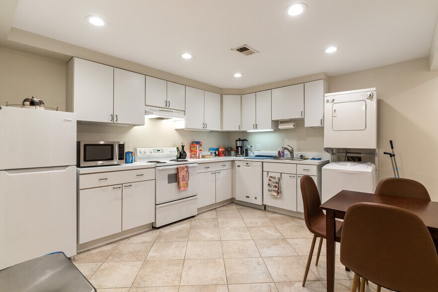 Kitchen - 1304 Belmont St NW