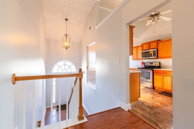 Building Photo - Spacious 5 Bedroom, 3 Bathroom Home in Cov...