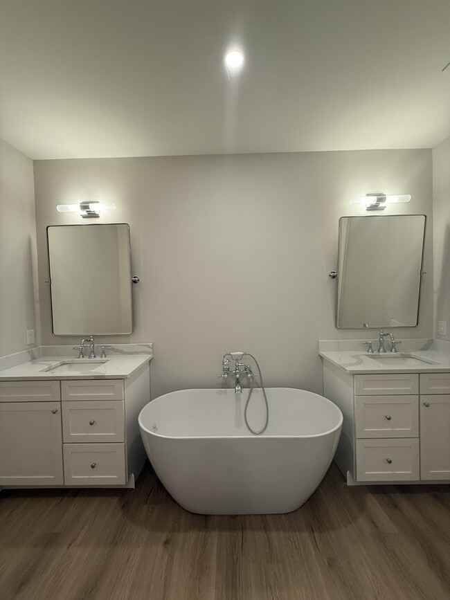Building Photo - 209 Halyard Dr