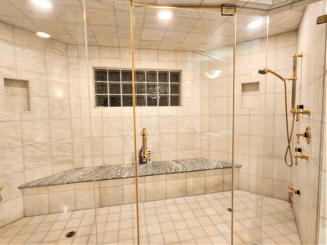 Building Photo - 25567 Willow Pond Ln