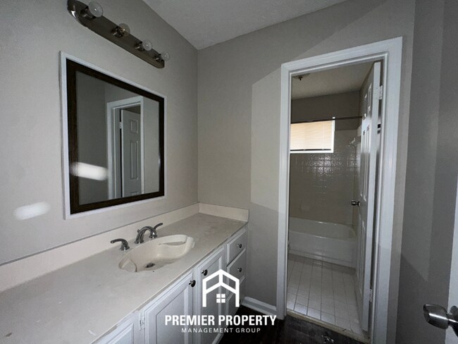 Building Photo - Stunning 4BR Cordova Home | Chef's Kitchen with Island, Formal Dining & Fireplace