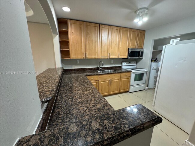 Building Photo - 8060 Fairview Dr