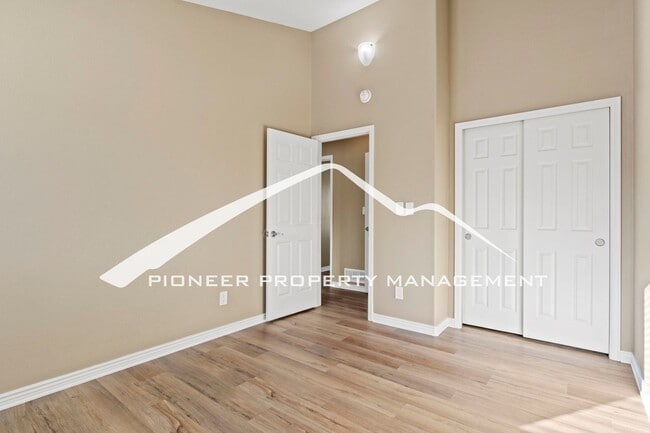 Building Photo - 3020 Mirage Dr