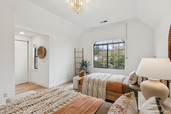 Building Photo - 93 Ashford Ave