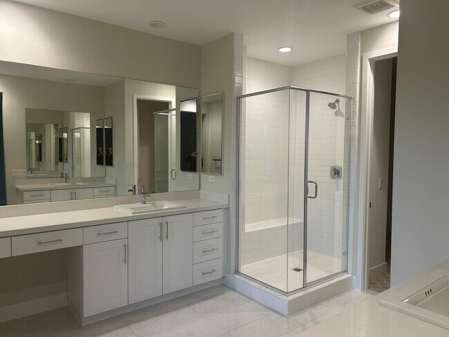 Building Photo - 43275 Passagio Lago Way