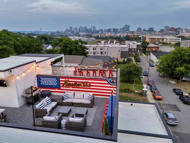 Building Photo - 2716 Delaware Ave