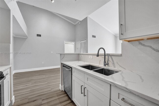 Building Photo - 631 SW 111th Ln