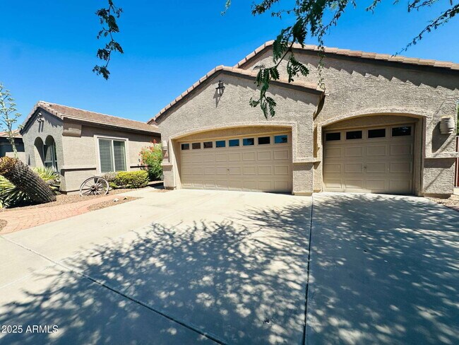 Building Photo - 2720 E Hazeltine Way