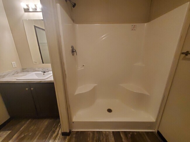 Building Photo - 4 Canary Hill Dr