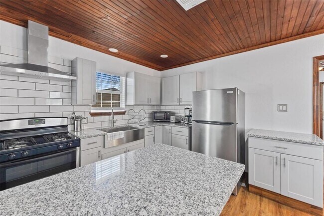 Primary Photo - 7623 Ave E