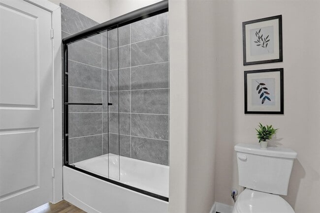 Building Photo - 705 E Hanna St