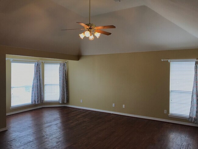 Building Photo - 2605 Gull Lake Dr