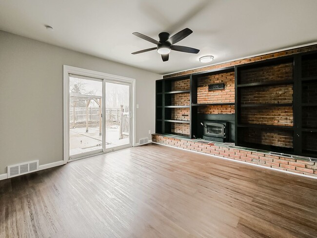 Building Photo - AVAILABLE NOW! Charming 3-Bed Home with Spacious Yard in Van Buren Township