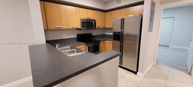 Building Photo - 471 NE 25th St