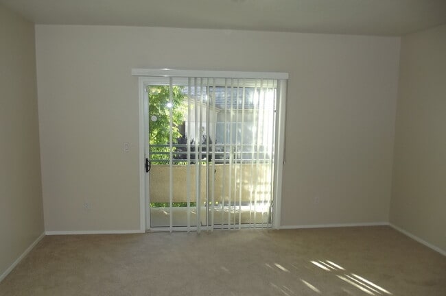 Building Photo - Henderson - 2 bedroom condo