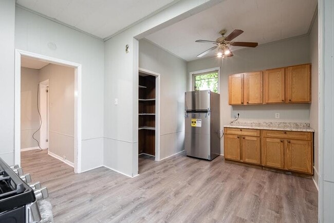 Building Photo - 140 5th Ave