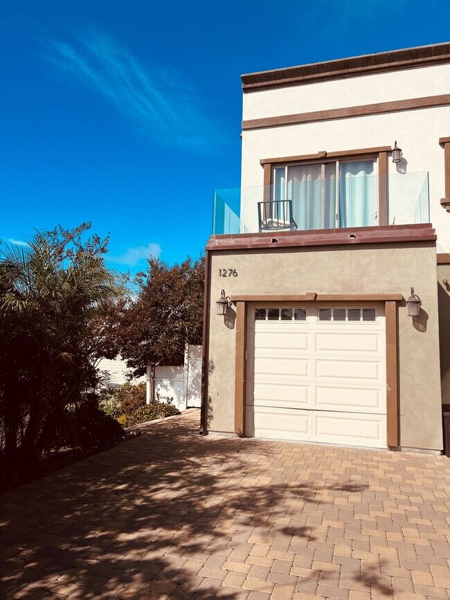 Building Photo - Gorgeous 3 Bedroom 2 Bath with Spa in Carlsbad Minutes from the Beach
