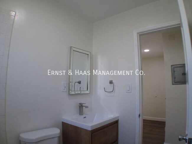 Building Photo - Lovely 1 Bedroom Apartment in Prime Bixby ...