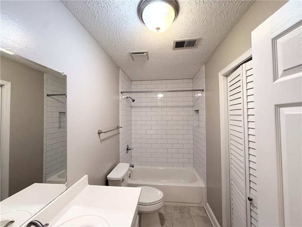 Building Photo - 1050 Mathews Ct