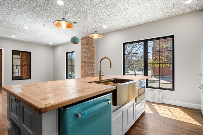 Building Photo - Thiel on 9th